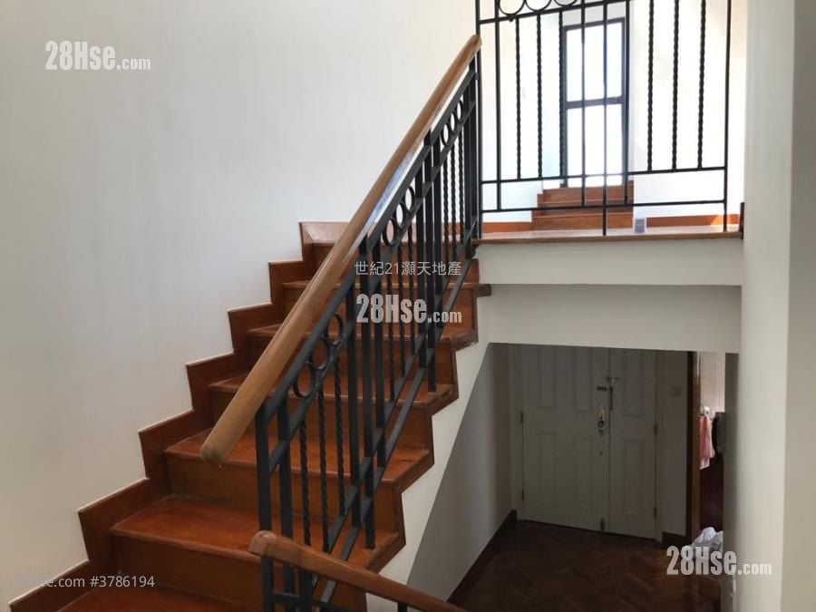 倚龙山庄 租盘 3 房 , 3 浴室 1,586 平方尺