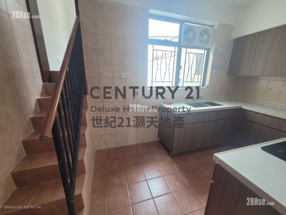 倚龙山庄 租盘 3 房 , 3 浴室 1,586 平方尺