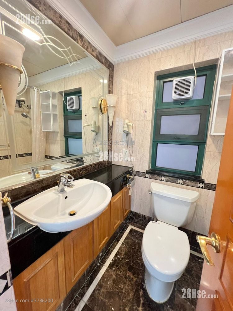 Palatial Coast Rental 4 Bedrooms , 3 Bathrooms 1,213 ft²