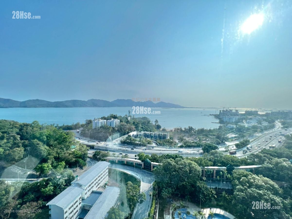 Palatial Coast Rental 4 Bedrooms , 3 Bathrooms 1,213 ft²