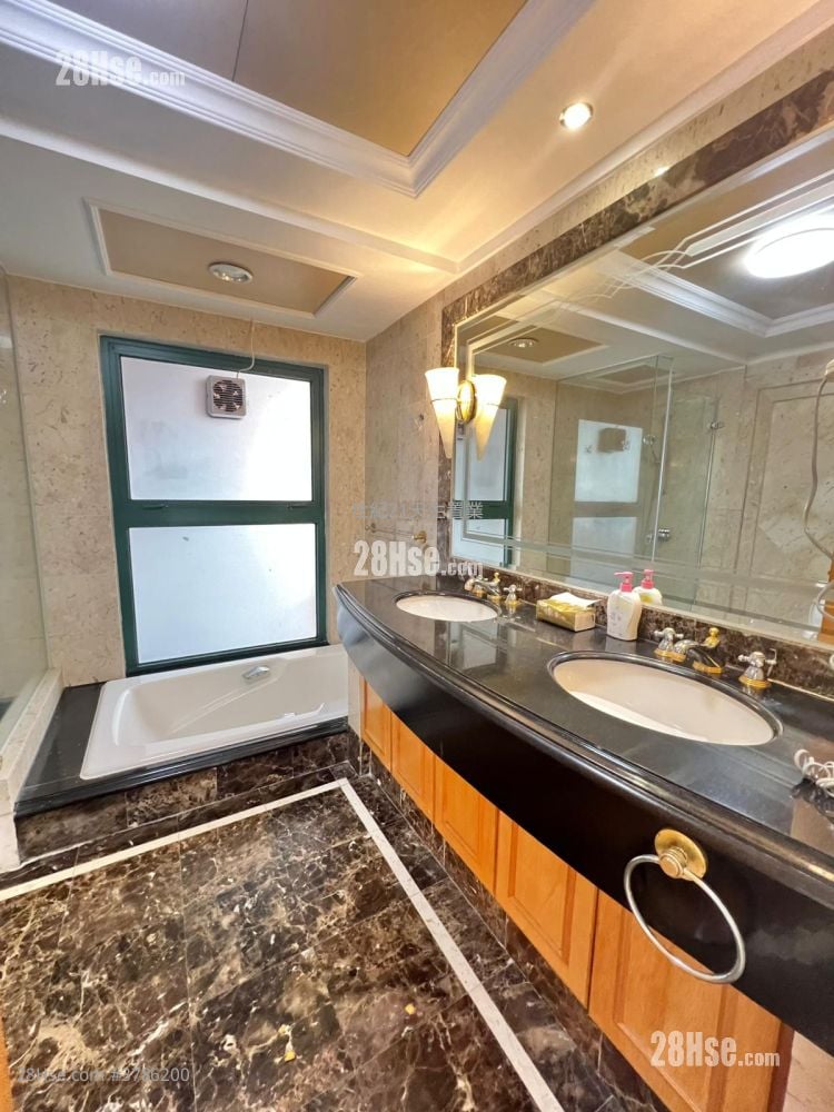 Palatial Coast Rental 4 Bedrooms , 3 Bathrooms 1,213 ft²