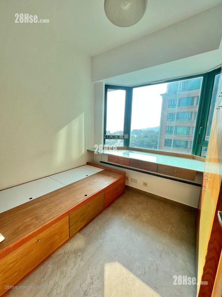 Palatial Coast Rental 4 Bedrooms , 3 Bathrooms 1,213 ft²