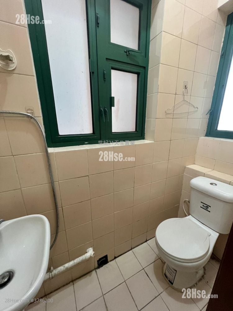 Palatial Coast Rental 4 Bedrooms , 3 Bathrooms 1,213 ft²