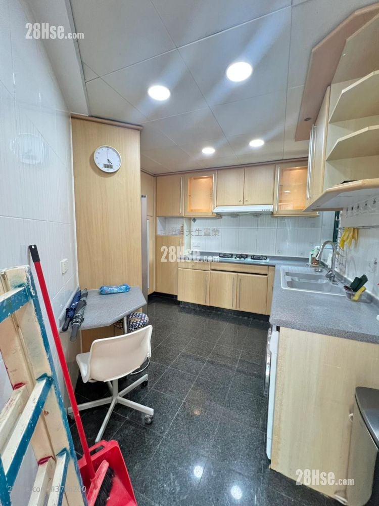 Palatial Coast Rental 4 Bedrooms , 3 Bathrooms 1,213 ft²