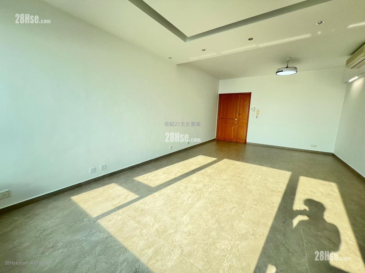 Palatial Coast Rental 4 Bedrooms , 3 Bathrooms 1,213 ft²