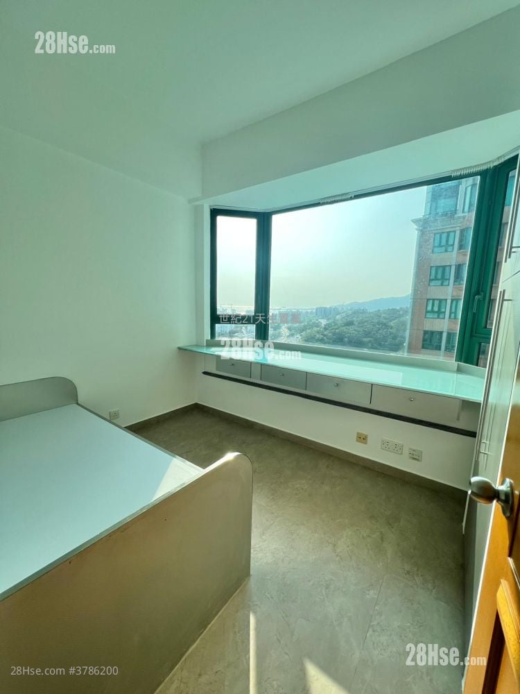 Palatial Coast Rental 4 Bedrooms , 3 Bathrooms 1,213 ft²