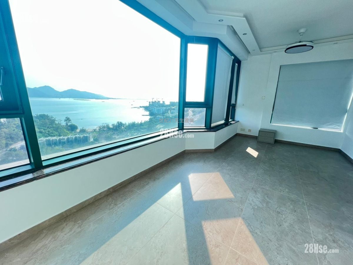 Palatial Coast Rental 4 Bedrooms , 3 Bathrooms 1,213 ft²