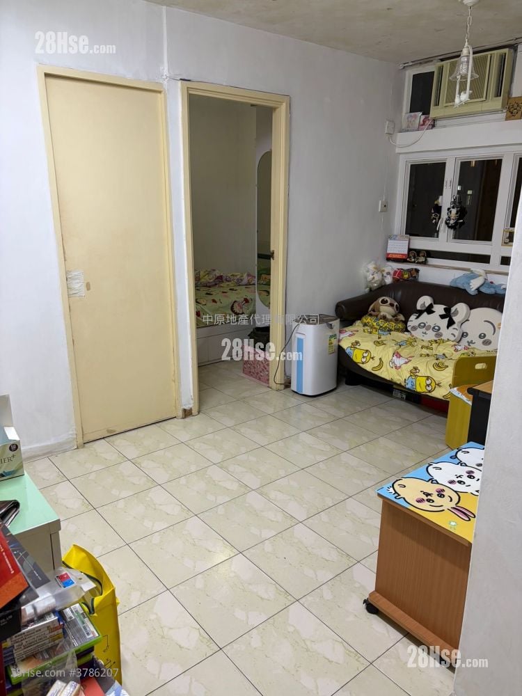 Ming Nga Court Sell 2 Bedrooms 363 ft²