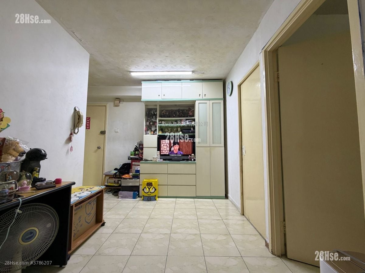 Ming Nga Court Sell 2 Bedrooms 363 ft²