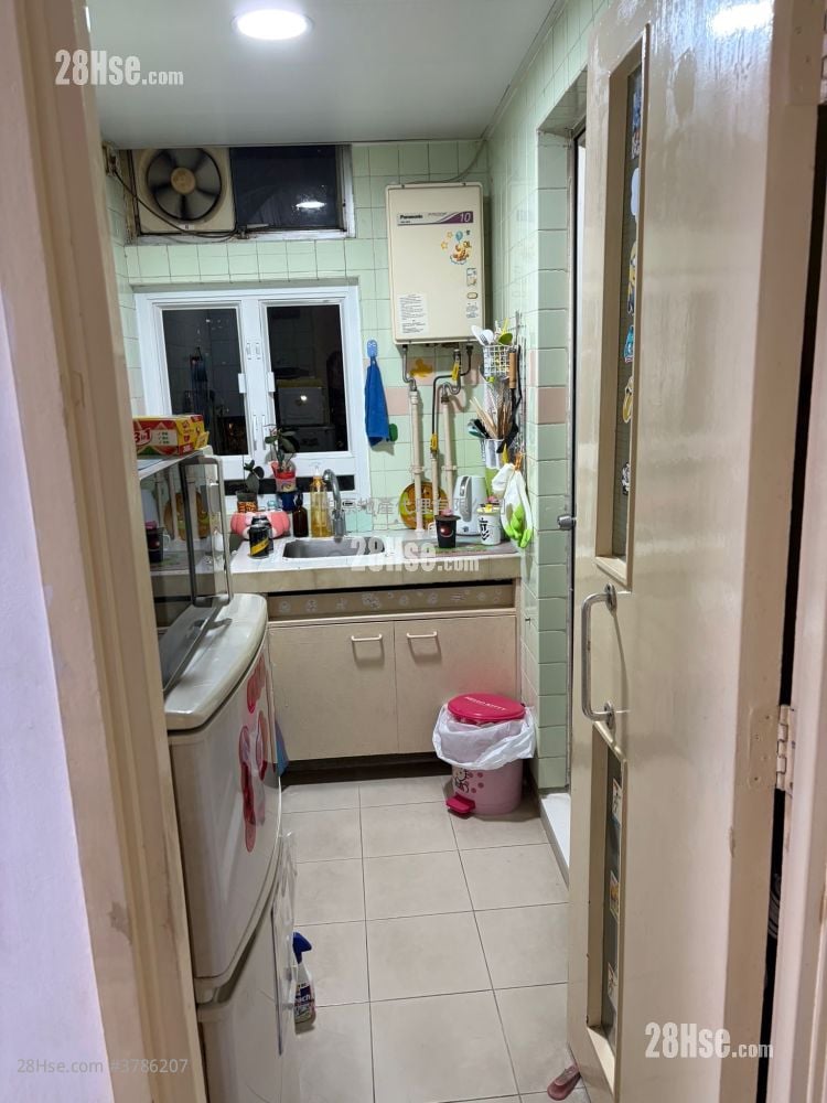 Ming Nga Court Sell 2 Bedrooms 363 ft²