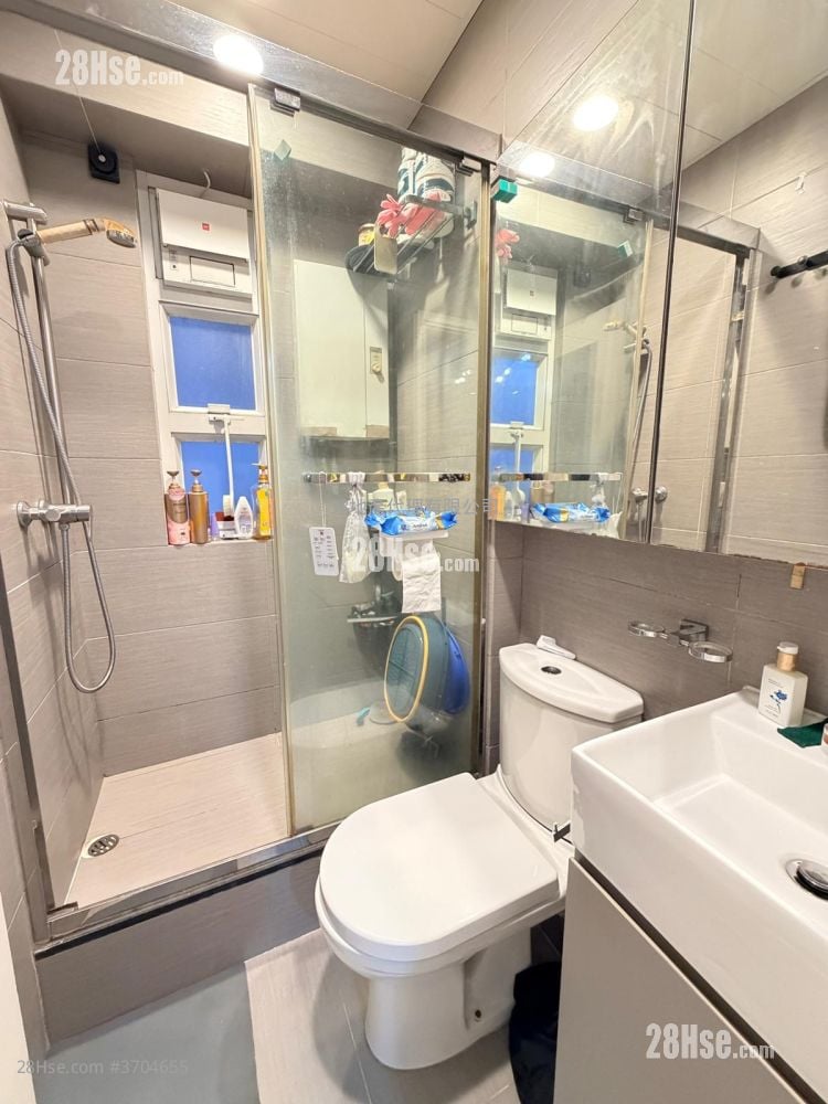 Chi Wing Court Sell 1 Bedroom , 1 Bathroom 245 ft²