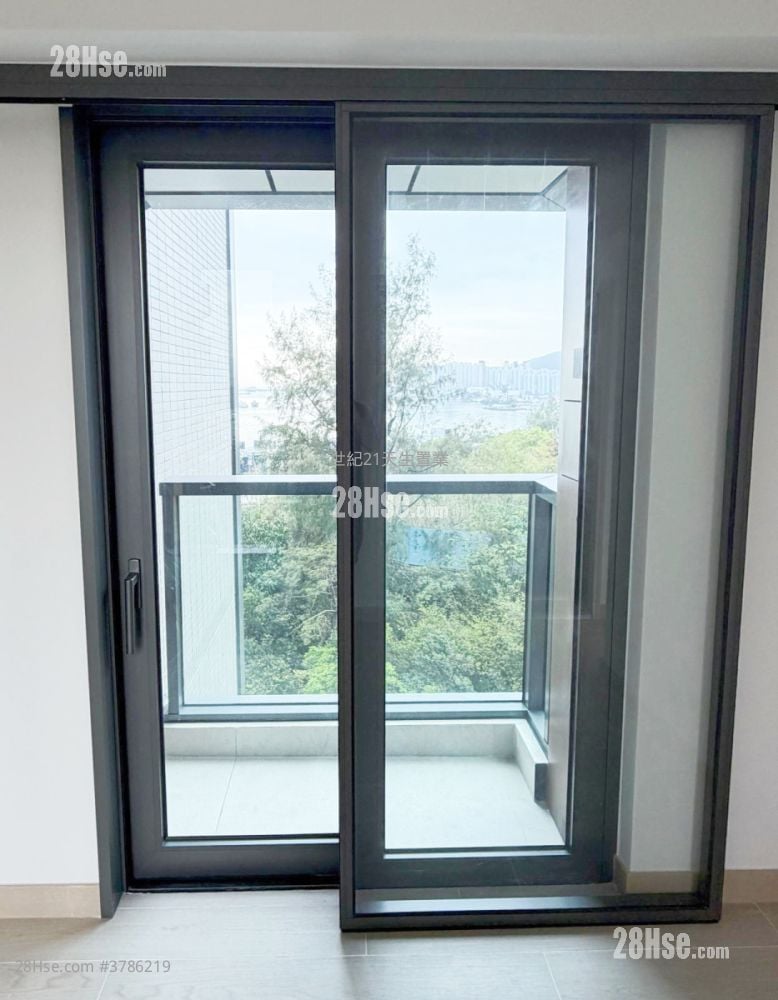 Gold Coast Bay Rental 460 ft²