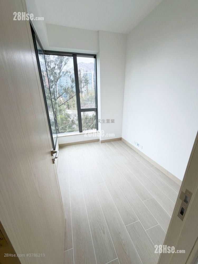 Gold Coast Bay Rental 460 ft²