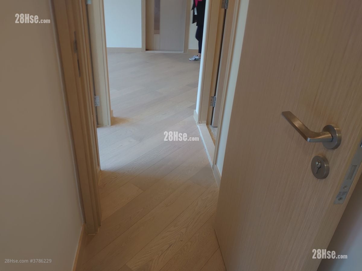 The Regent Rental 2 Bedrooms 525 ft²