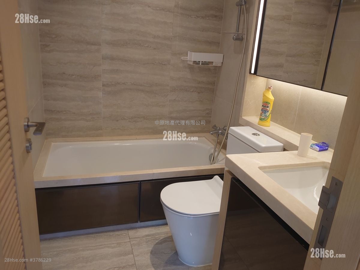 The Regent Rental 2 Bedrooms 525 ft²