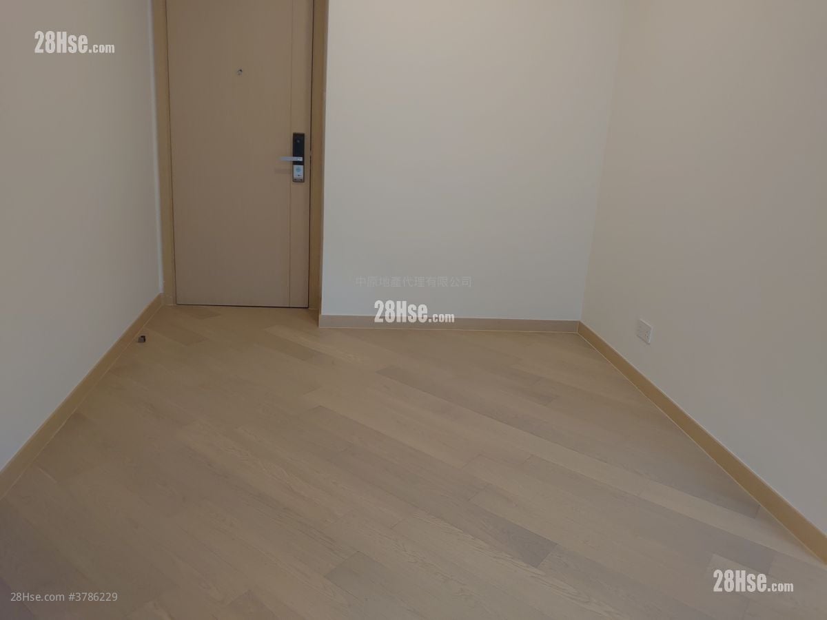 The Regent Rental 2 Bedrooms 525 ft²