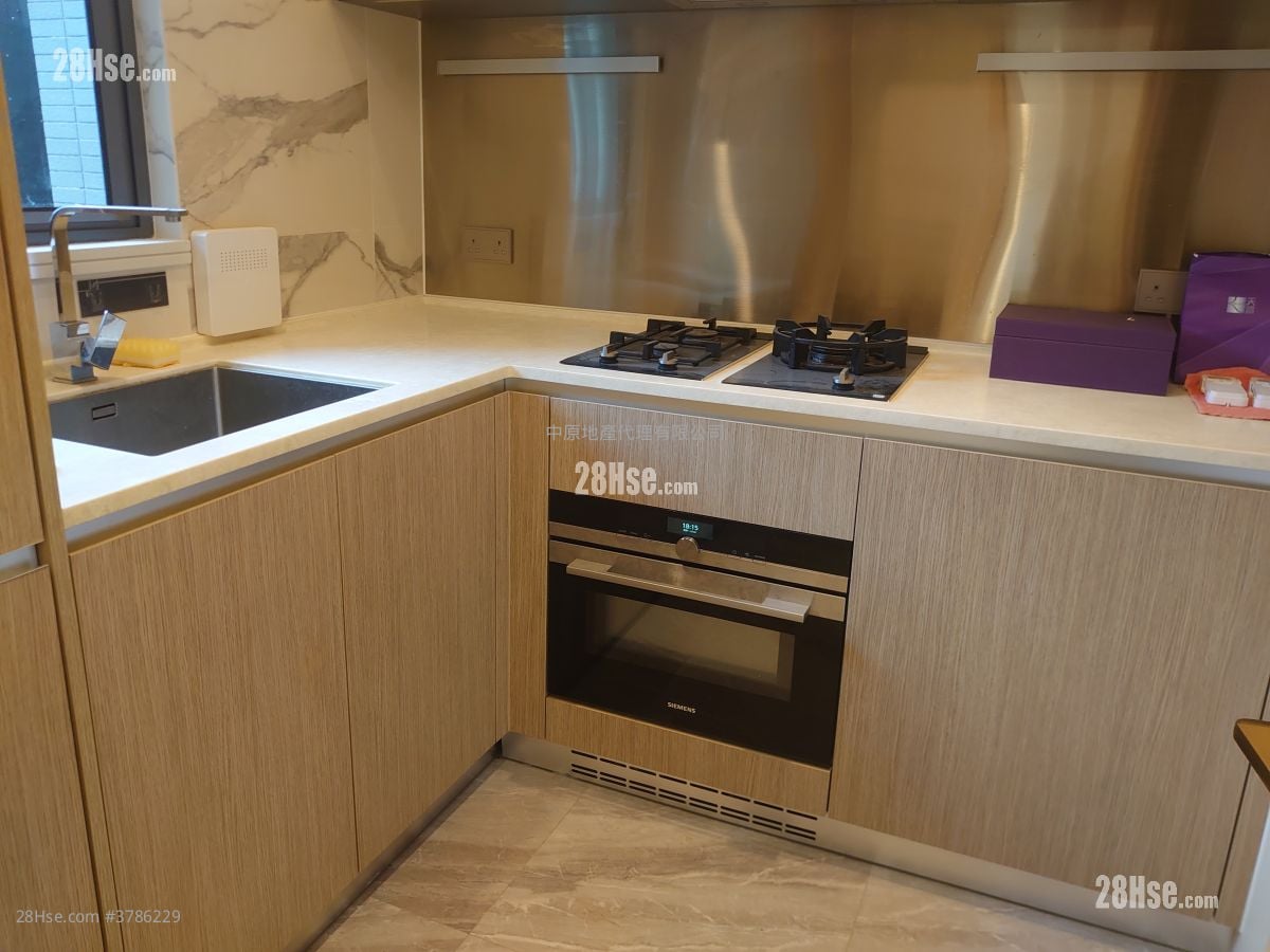 The Regent Rental 2 Bedrooms 525 ft²