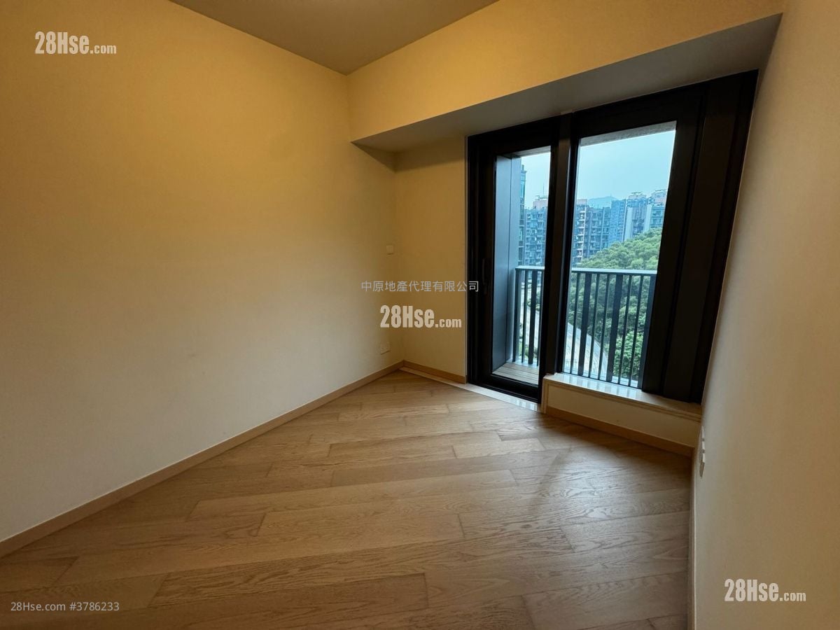 The Regent Rental 3 Bedrooms 586 ft²