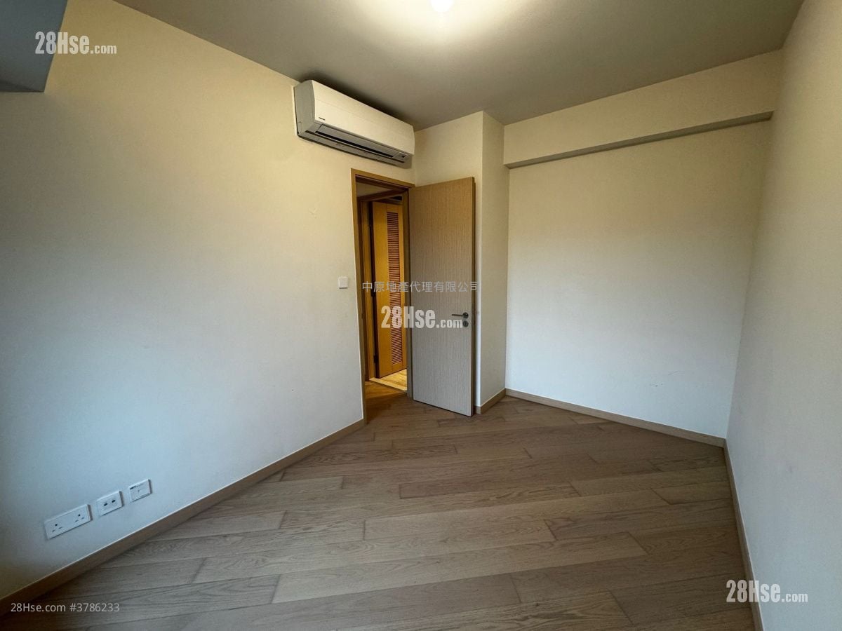 The Regent Rental 3 Bedrooms 586 ft²