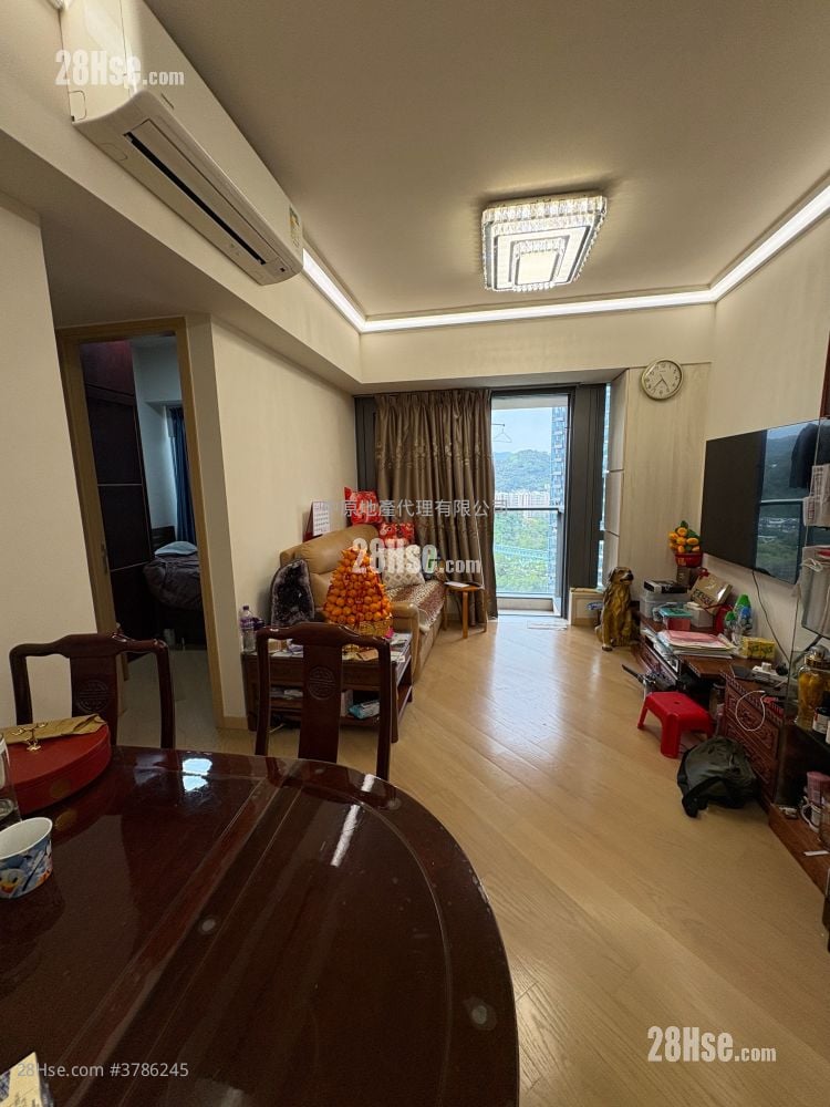 The Regent Rental 3 Bedrooms 750 ft²