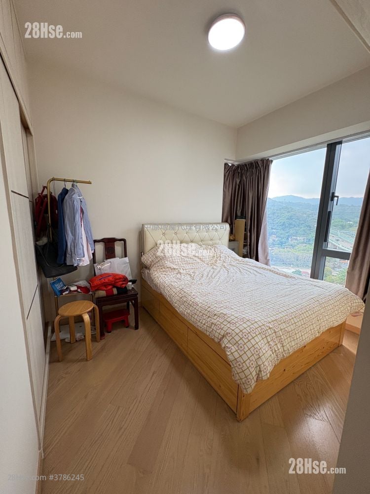 The Regent Rental 3 Bedrooms 750 ft²