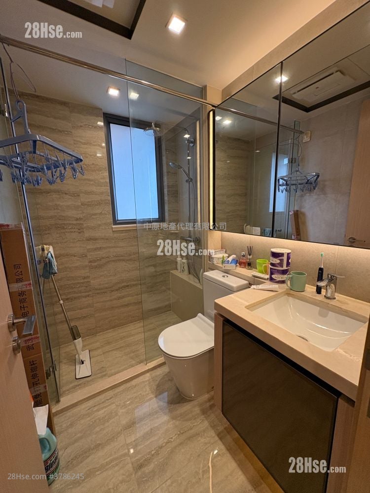 The Regent Rental 3 Bedrooms 750 ft²