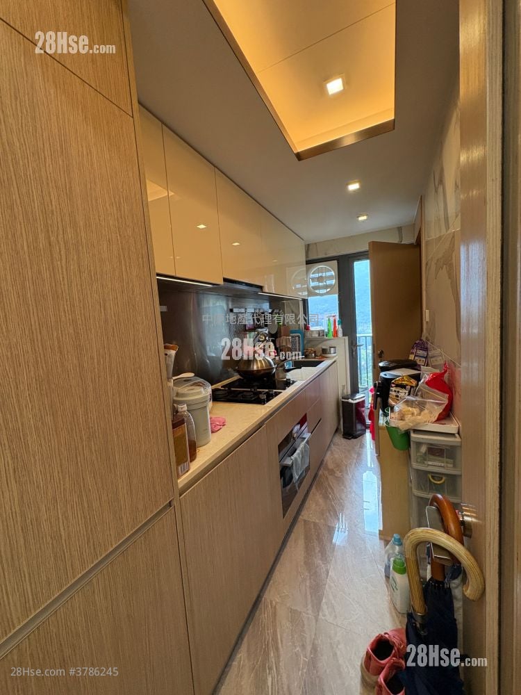 The Regent Rental 3 Bedrooms 750 ft²