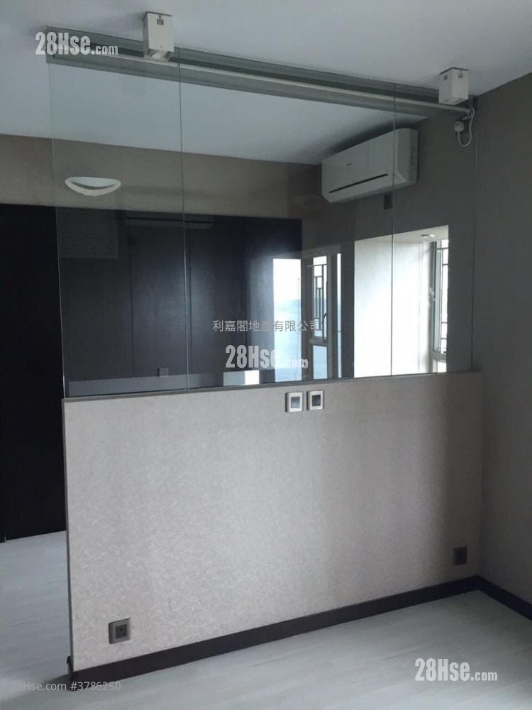 Park Central Sell 3 Bedrooms , 1 Bathroom 681 ft²