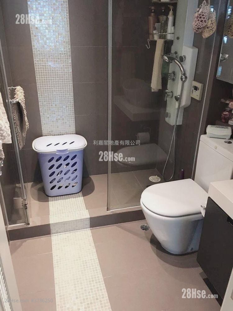 Park Central Sell 3 Bedrooms , 1 Bathroom 681 ft²