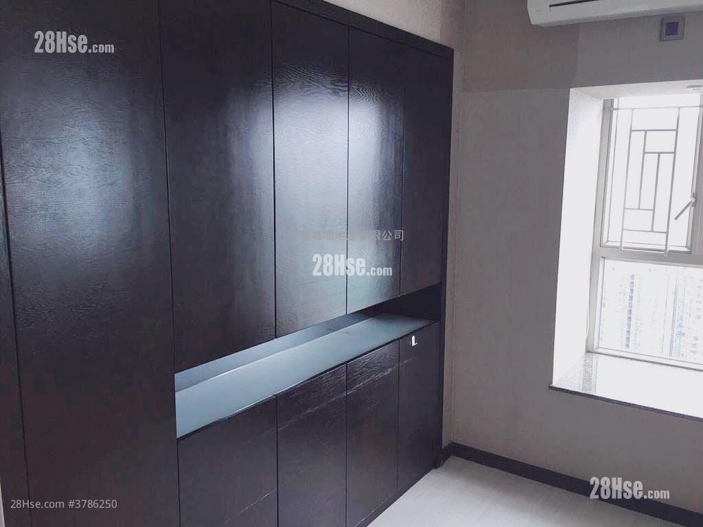 Park Central Sell 3 Bedrooms , 1 Bathroom 681 ft²