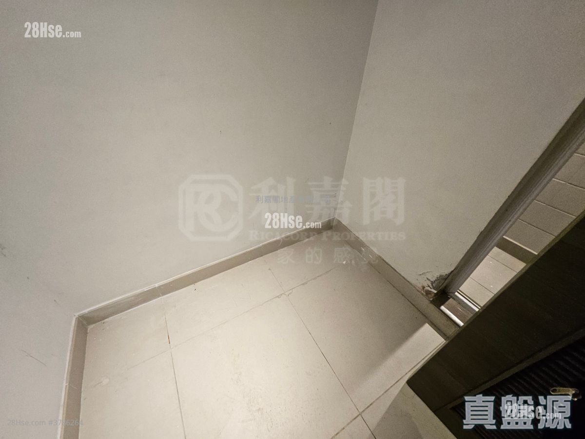 Parc Inverness Sell 4 Bedrooms 1,733 ft²