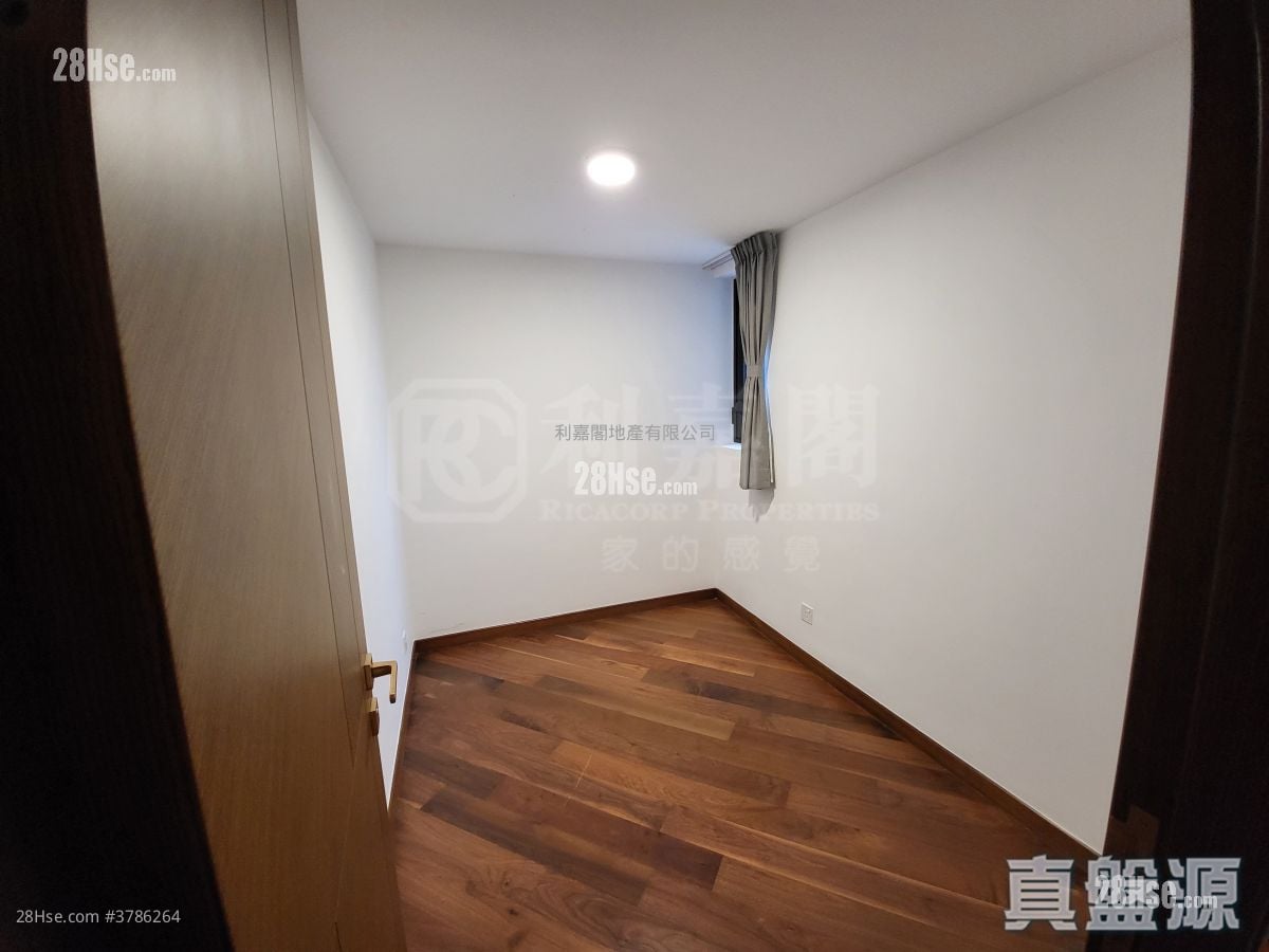 Parc Inverness Sell 4 Bedrooms 1,733 ft²