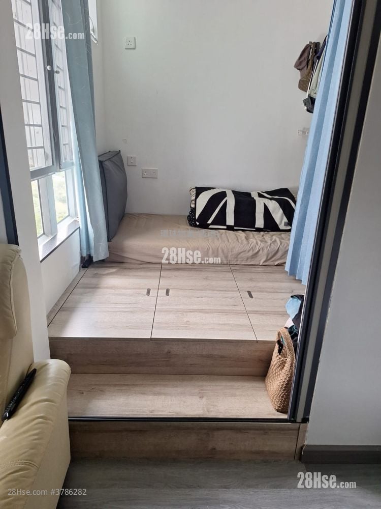 Kam Chun Court Sell 2 Bedrooms , 1 Bathroom 447 ft²