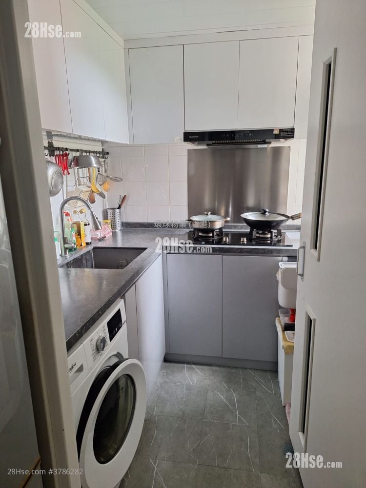 Kam Chun Court Sell 2 Bedrooms , 1 Bathroom 447 ft²