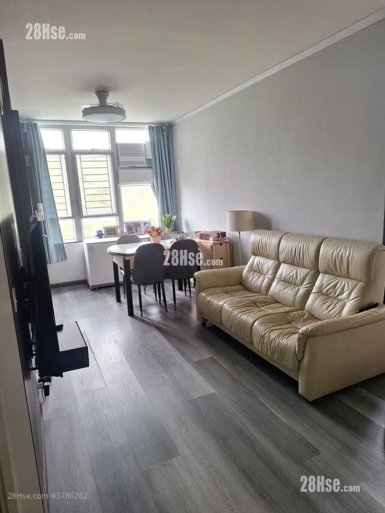 Kam Chun Court Sell 2 Bedrooms , 1 Bathroom 447 ft²