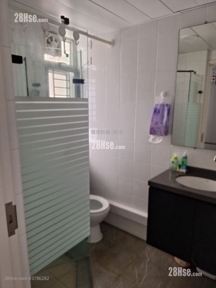 Kam Chun Court Sell 2 Bedrooms , 1 Bathroom 447 ft²