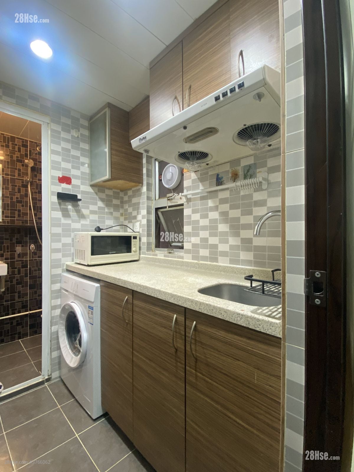 Champagne Court Rental Studio , 1 Bathroom 120 ft²