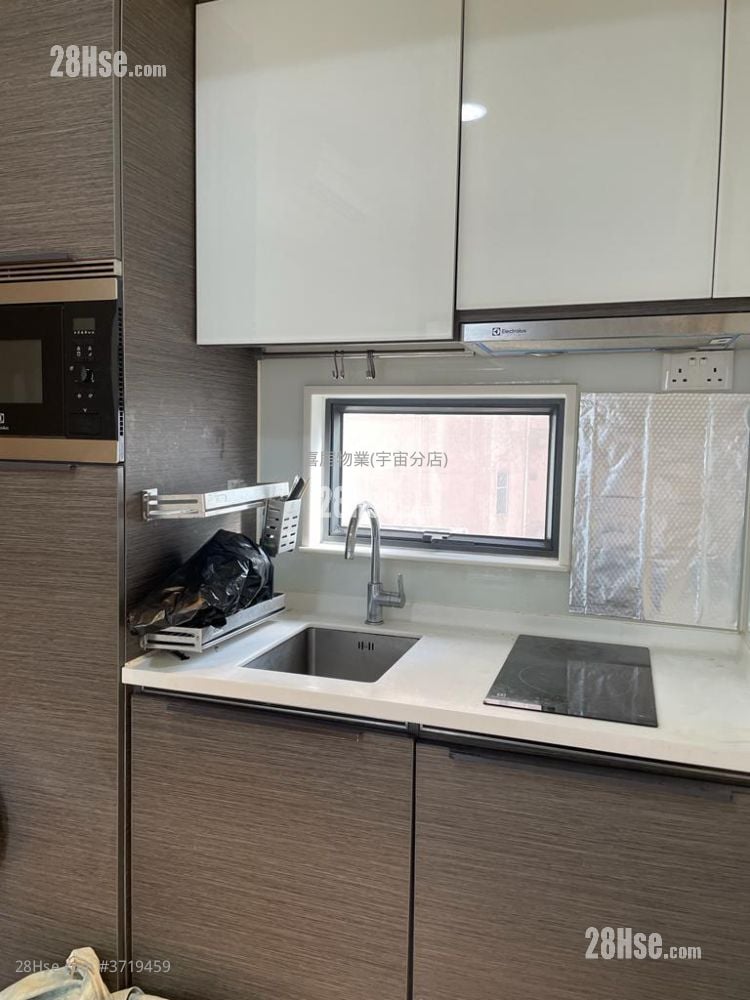 Giovane Sell 2 Bedrooms , 1 Bathroom 340 ft²