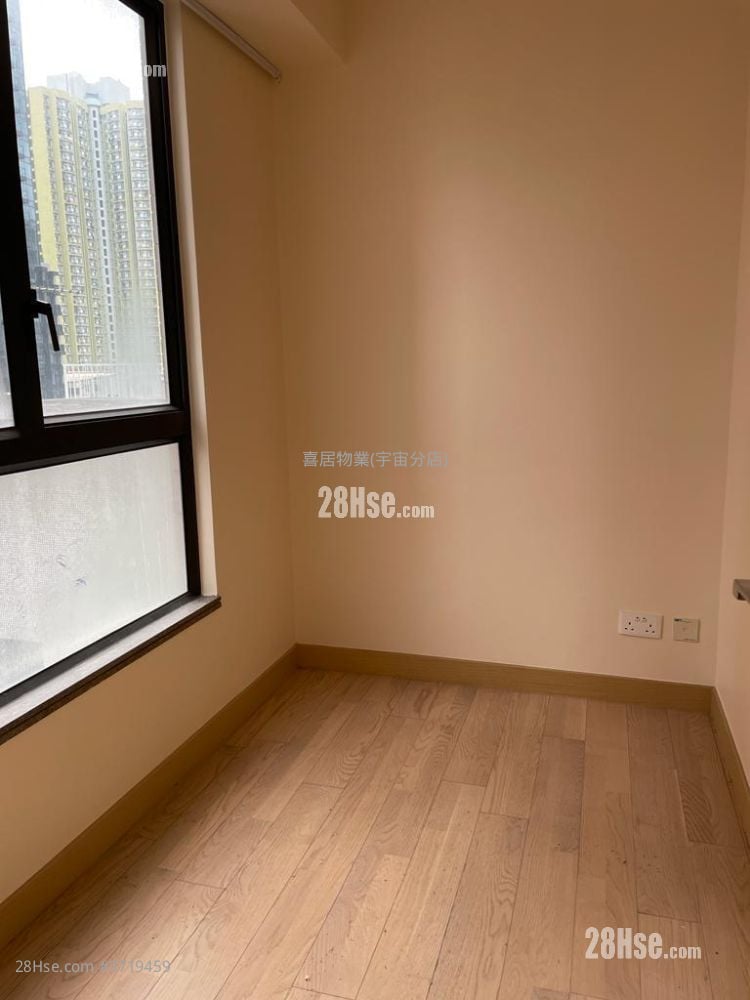 Giovane Sell 2 Bedrooms , 1 Bathroom 340 ft²