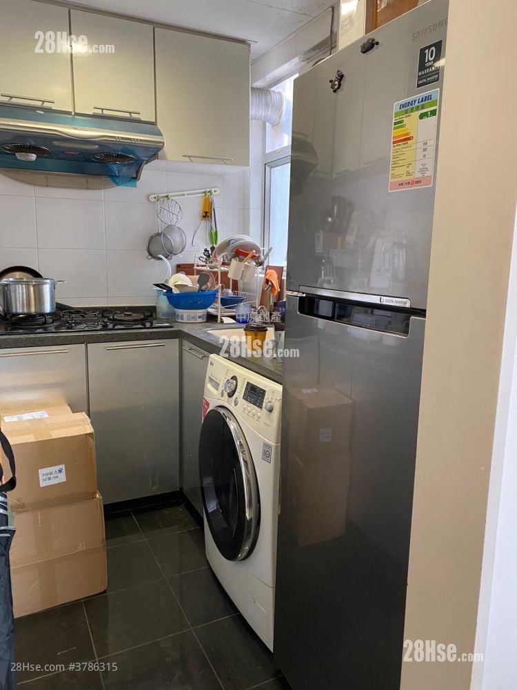 Yee Fung Garden Sell 2 Bedrooms , 1 Bathroom 460 ft²