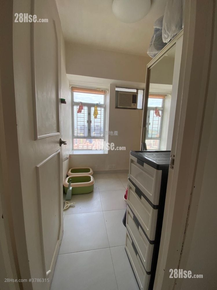 Yee Fung Garden Sell 2 Bedrooms , 1 Bathroom 460 ft²