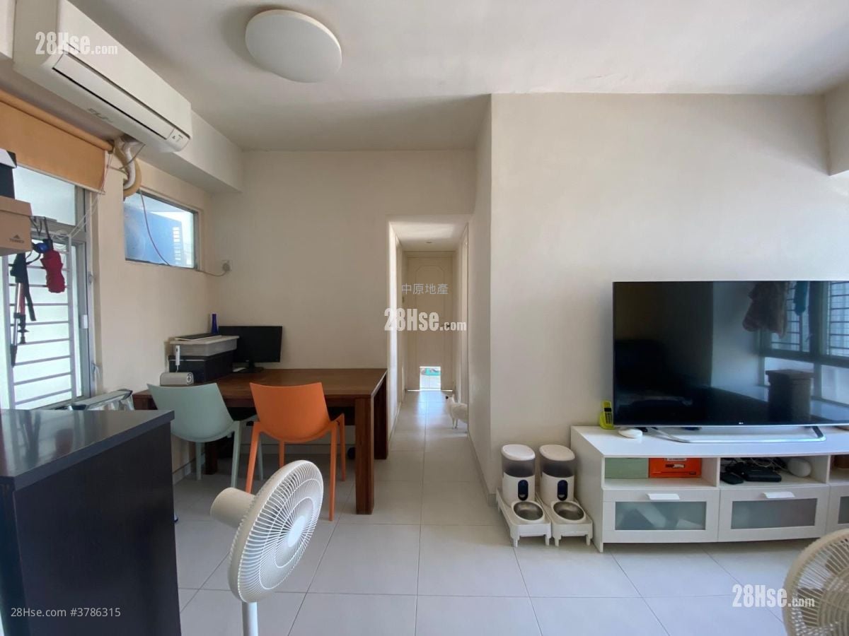 Yee Fung Garden Sell 2 Bedrooms , 1 Bathroom 460 ft²