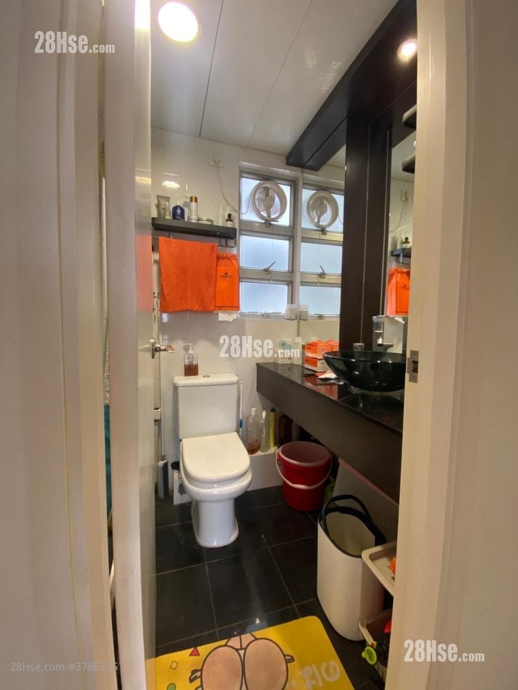 Yee Fung Garden Sell 2 Bedrooms , 1 Bathroom 460 ft²