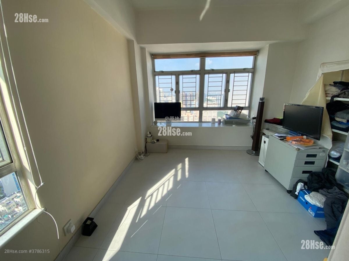 Yee Fung Garden Sell 2 Bedrooms , 1 Bathroom 460 ft²