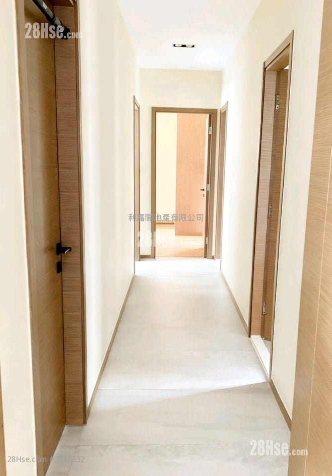 The Great Hill Sell 4 Bedrooms , 3 Bathrooms 1,554 ft²