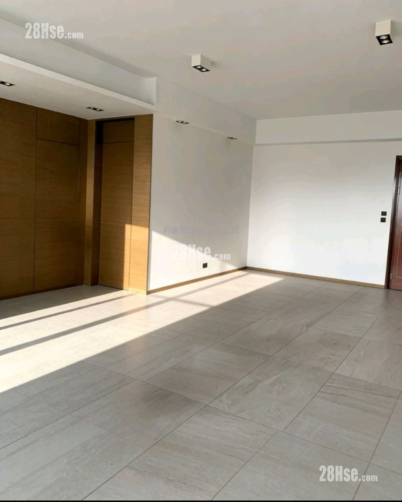 The Great Hill Sell 4 Bedrooms , 3 Bathrooms 1,554 ft²