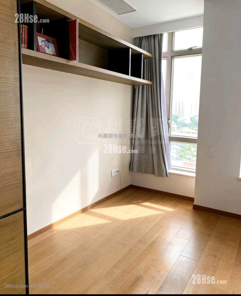 The Great Hill Sell 4 Bedrooms , 3 Bathrooms 1,554 ft²