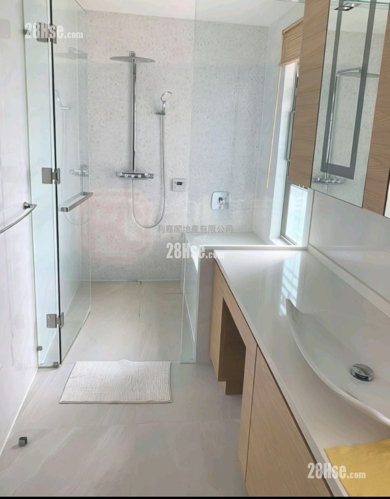 The Great Hill Sell 4 Bedrooms , 3 Bathrooms 1,554 ft²