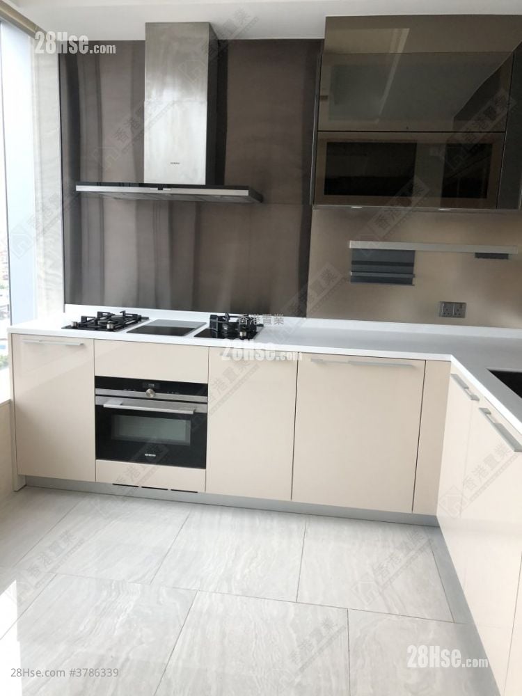 Cullinan West Sell 3 Bedrooms 1,700 ft²