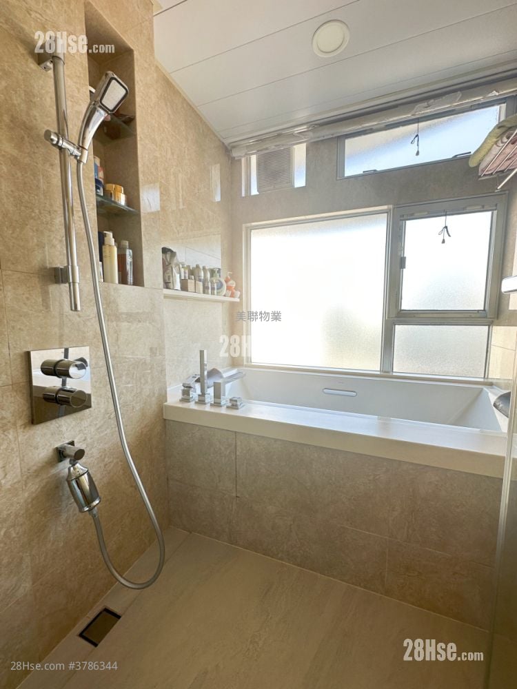 Palm Springs Sell 2 Bedrooms , 2 Bathrooms 1,367 ft²